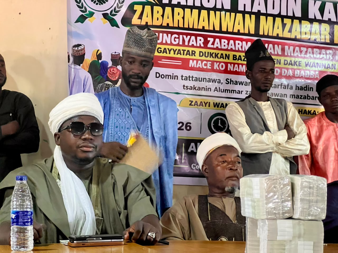 Sarkin Zabarmawa Donates N2m to Zabarmawa Group in Kalgo LGA